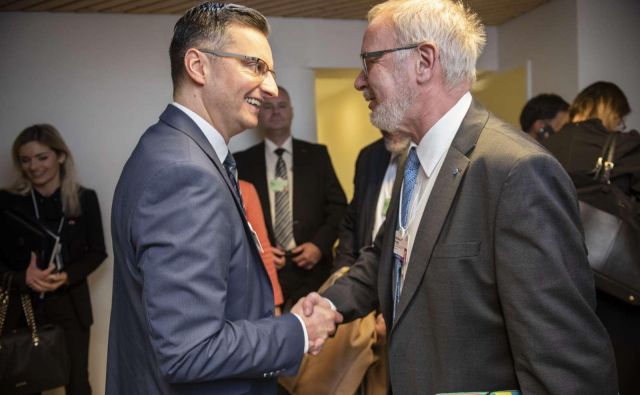 Svetovni gospodarski forum (WEF) v Davosu, ki se ga je udeležil tudi predsednik vlade Marjan Šarec. Na fotografiji Marjan Šarec in predsednik Evropske investicijske banke (EIB) Werner Hoyer. FOTO: STA