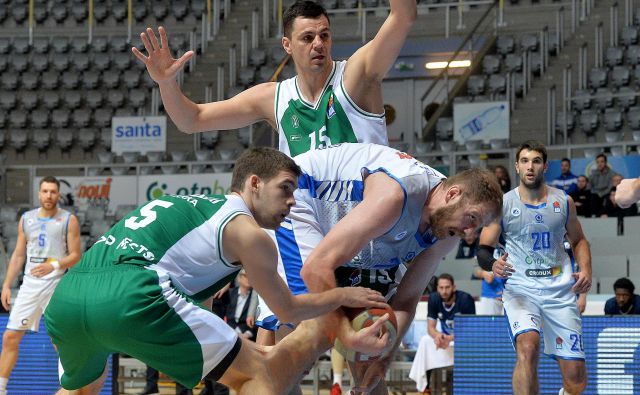 Jure Balažič (15) in Paolo Marinelli (5) sta prekosila Luko Žorića. FOTO: ABA