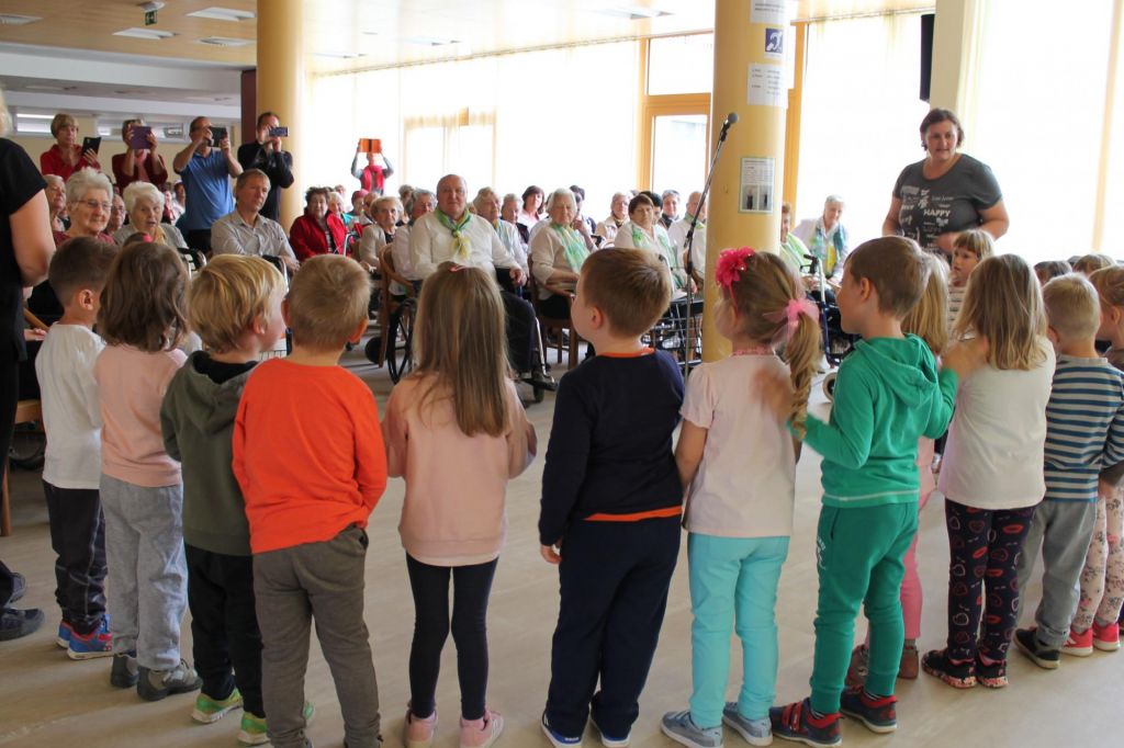 FOTO:Višje pokojnine odnesla dražja oskrba starejših