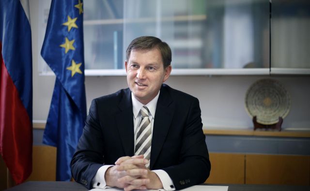 Nizka udeležba na zadnjih evropskih volitvah kaže, da se ne zavedamo pomena EU in da smo preveč indiferentni do naše skupne prihodnosti, poudarja Miro Cerar. FOTO: Blaž� Samec