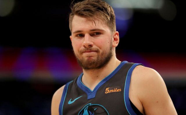 Luka Dončić kljub izjemnemu številu glasov navijačev ne bo igral na tekmi All-Star NBA. FOTO: Elsa/AFP