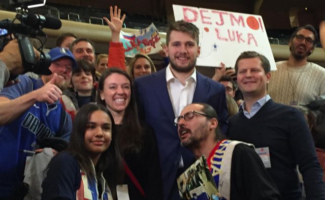 V New Yorku je pozdravil četico slovenskih navijačev, ki ga je prišla bodrit. FOTO: Tadeja Lampret/POP TV<br />
 