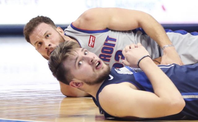 Luka Dončić kot za stavo zbira nagrade za najboljšega novinca meseca. FOTO: Kevin Jairaj/Reuters