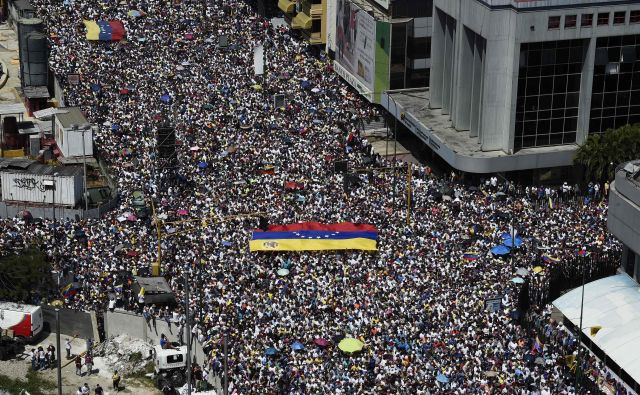 Venezuelska opozicija napoveduje, da se bodo množični protesti še stopnjevali. Foto: AFP