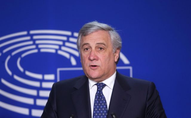 Antonio Tajani ni politični začetnik. Obratno. Ima dolgo kilometrino; izkušnje je pridobival v Berlusconijevem gibanju Naprej, Italija, bil je član evropske komisije in evropskega parlamenta, bil je govorec prve Berlusconijeve vlade … Kilometrino nedvomno ima. Vprašanje pa je, ali ima ustrezno kapaciteto. FOTO: Francois Walschaerts/AFP