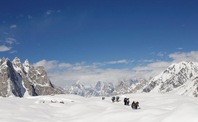Ledeniki v Himalaji postajajo preteklost, kar bo težava za milijarde ljudi. FOTO: Wolfgang Rattay/Reuters
