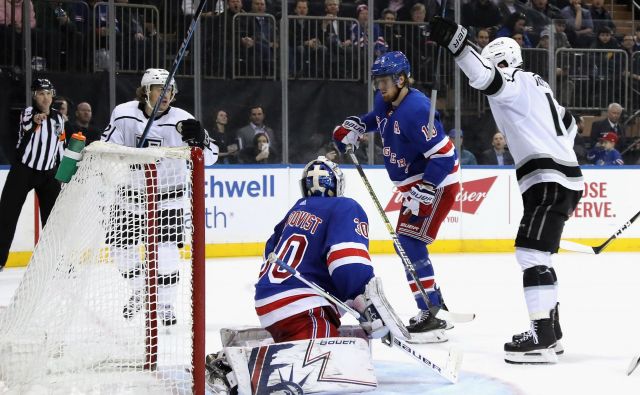 Takole je Anže Kopitar v 46. minuti izenačil na 2:2. FOTO: Bruce Bennett/AFP