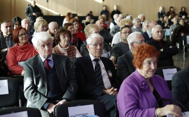 Upokojenski sindikat poudarja, da je po petih letih gospodarske rasti čas, da upokojenci dobijo nazaj tisto, kar jim je bilo odvzeto zaradi interventnih in reformnih ukrepov, zlasti zujfa. Foto Leon Vidic