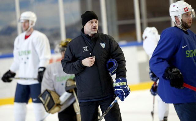 Selektor Ivo Jan je zadovoljen s pristopom slovenskih hokejistov na turnirju na Bledu. FOTO: Roman Šipić/Delo