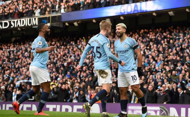 Napadalec Sergio Agüero (desno) igra v odlični formi v majici Manchester Cityja. FOTO: AFP