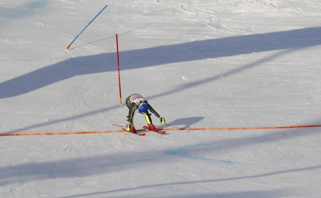 Mikaela Shiffrin je z izvrstnim smučanjem na drugi progi spisala zgodovino alpskega smučanja. FOTO: Reuters