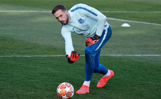 Jan Oblak se je včeraj pripravljal na vnovično snidenje s Cristianom Ronaldom. FOTO: AFP