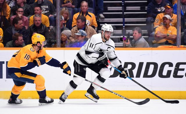 Hokejisti LA Kings s kapetanom Anžetom Kopitarjem na čelu ne najdejo poti iz krize. V Nashvillu so izgubili že šestič zapored. FOTO: USA TODAY Sports