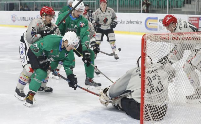 Sašo Rajsar je prvi in zadnji zatresel tekmečevo mrežo. FOTO: Leon Vidic/Delo