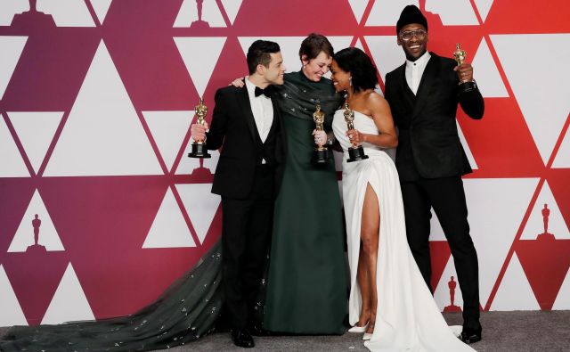 Rami Malek, Olivia Colman, Regina King in Mahershala Ali po podelitvi. FOTO: Mike Segar/Reuters