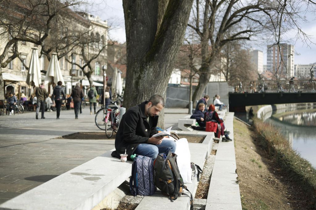 Razen danes bo februar še naprej topel