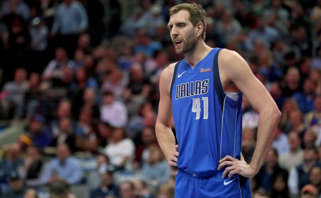 Dirk Nowitzki ni uspel popeljati Dallasa do zmage, dosegel je tri točke. FOTO: AFP