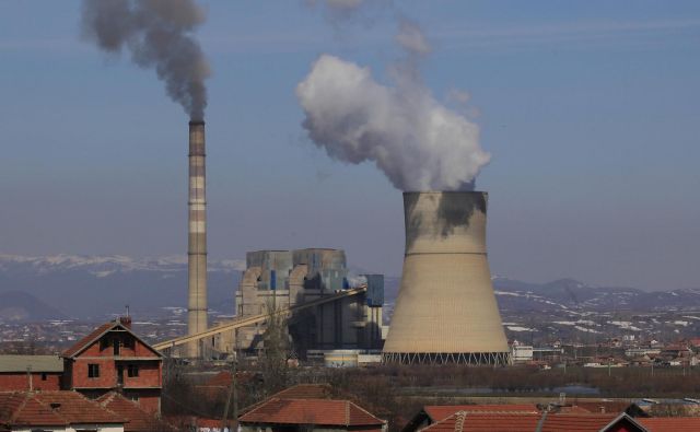 Termoelektrarna Kosovo je tudi med najbolj umazanimi v Evropi. FOTO: Jože Suhadolnik/Delo