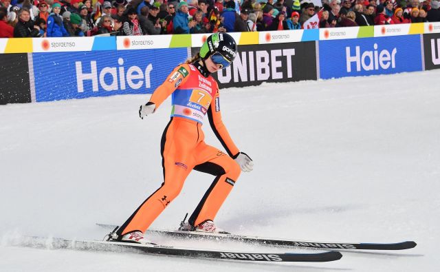 Nika Križnar upa, da bo imela danes nekaj več sreče z vetrom. FOTO: AFP