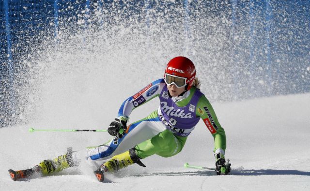 ”Nikoli nisem imela občutka, da bi šla v nekaj, česar ne obvladam,” je poudarila najizkušenejša slovenska smučarka Ana Drev. Januarja si je strgala sprednjo križno vez v kolenu, natrgala stransko, počila sta ji oba meniskusa. FOTO: Reuters