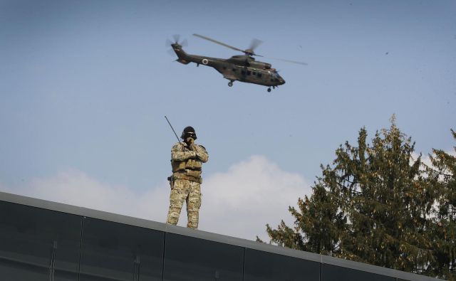 Uniforme, orožje in zaščitna oprema so na nakupnem seznamu vojske za letos, investicijska dokumentacija za nakup helikopterjev bo predvidoma pripravljena v prvi polovici leta. FOTO: Leon Vidic/Delo