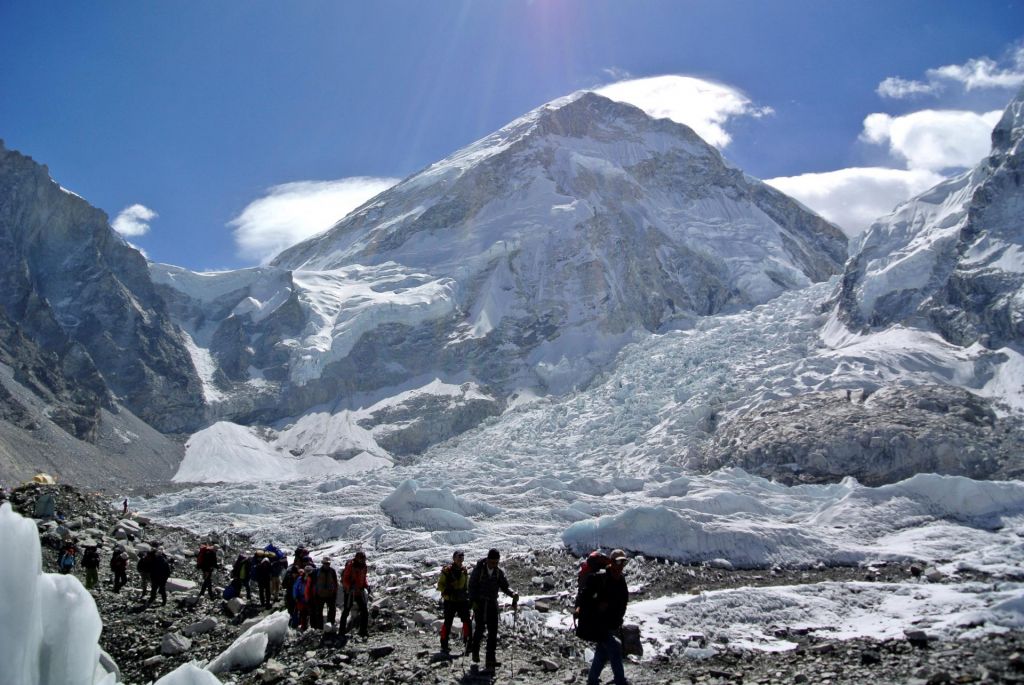 Alpinista bosta na Everest poskušala priti po doslej še nepreplezani smeri