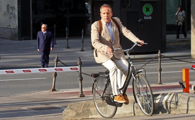 Igorja Šoltesa bo do novega mandata evropskega poslanca popeljalo le sodelovanje z Desusom, kaže anketa Ninamedije. FOTO: Blaž Samec