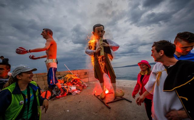 Prvi mož Srbske samostojne demokratske stranke Milorad Pupovac vidi zažiganje njegove lutke kot izraz sovraštva do Srbov. FOTO: Zvonimir Barišin/Cropix