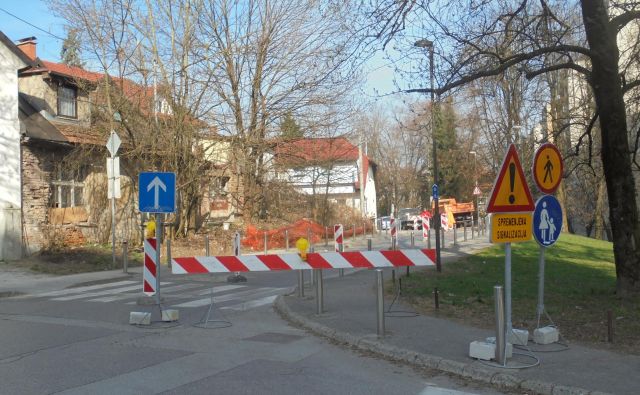 Prenova cestišča in sprememba prometnega režima na delu Vodnikove med Tržno in ulico Na jami iz dvosmerne v enosmerno je že pred leti povzročala ogromno zmede. FOTO: Janez Petkovšek