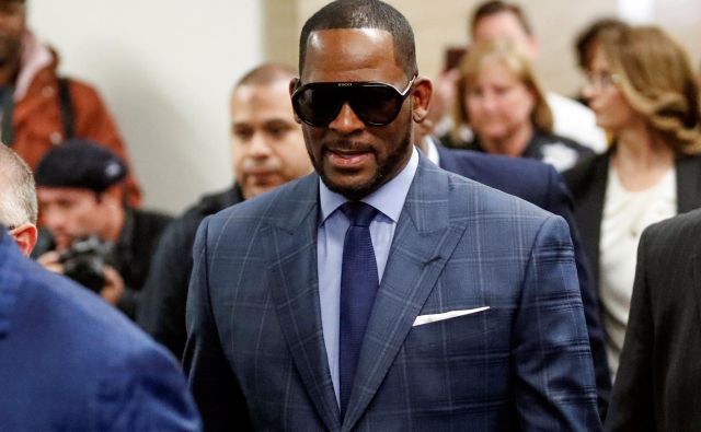 Ameriški pevec R. Kelly ni plačal preživnine. FOTO: Reuters