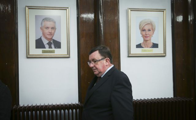 Kmalu bo med podobami nekdanjih ministrov za zdravje na steni tudi fotografija Sama Fakina. FOTO: Jože Suhadolnik/Delo