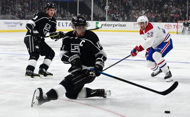 Anže Kopitar in soigralci so morali spet na kolena. FOTO: Kirby Lee/Reuters