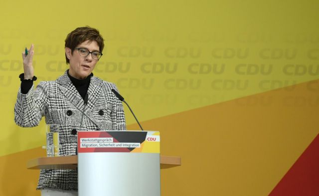 Strankarska naslednica Angele Merkel Annegret Kramp-Karrenbauer deluje vse bolj kanclersko. Foto: Reuters