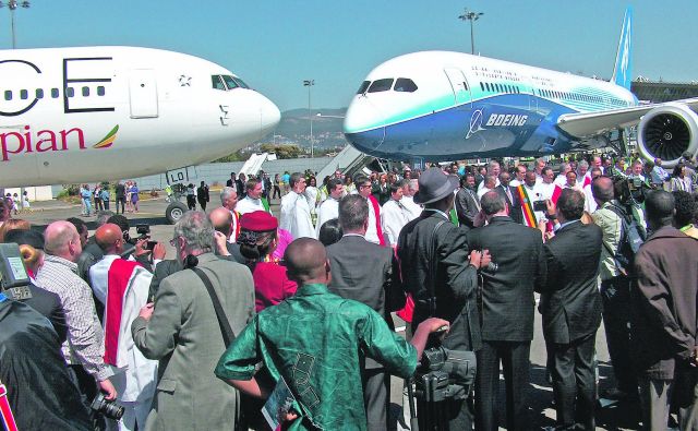 Ob koncu lanskega leta je bilo v floti Ethiopiana 111 sodobnih letal, mlajših od pet let, 63 letal pa ima naročenih. FOTO: Aleš Stergar