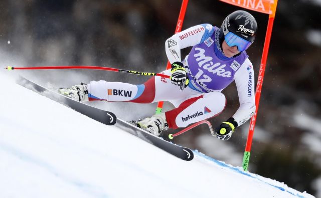 Lara Gut-Behrami se je poškodovala v zadnjih izdihljajih sezone. FOTO: Matej Družnik/Delo