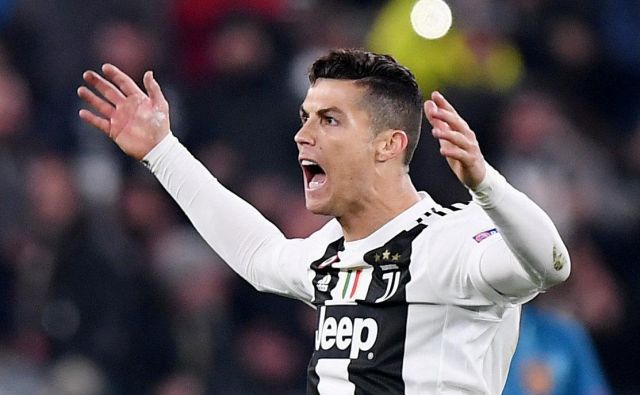 Cristiano Ronaldo je z zadetki obudil staro damo. FOTO: Reuters