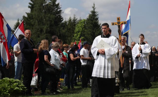 Zaradi prepovedi maše na Libuškem polju je Tomislav Karamarko pozval oblast, naj en dan v maju razglasi za dan nacionalne žalosti in spomina na nedolžne žrtve v Pliberku. FOTO: Lisi Niesner/Reuters