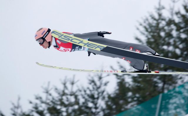 Svetovni rekorder Stefan Kraft ostaja vodilni na norveški turneji, a zadnja dva dneva ga čaka še hud boj za 60.000 evrov. FOTO: AFP