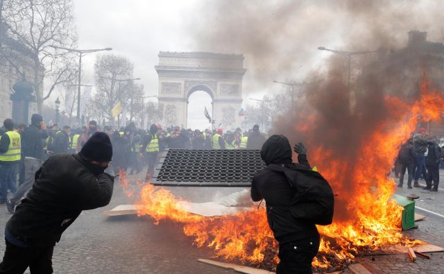 Rumeni jopiči znova divjajo. FOTO: Reuters