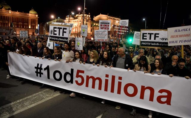 V Beogradu protestirajo že 15. teden zapored. Foto Andrej Isaković/AFP