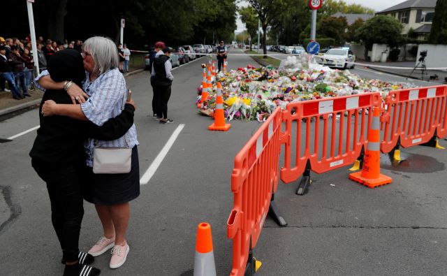 Na Novo Zelandiji še vedno ne morejo verjeti, kaj se je zgodilo. FOTO: Reuters