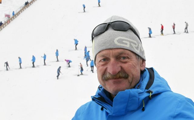 Peter Dernič je bdel nad delom zastavonoš. FOTO: Mavric Pivk/Delo