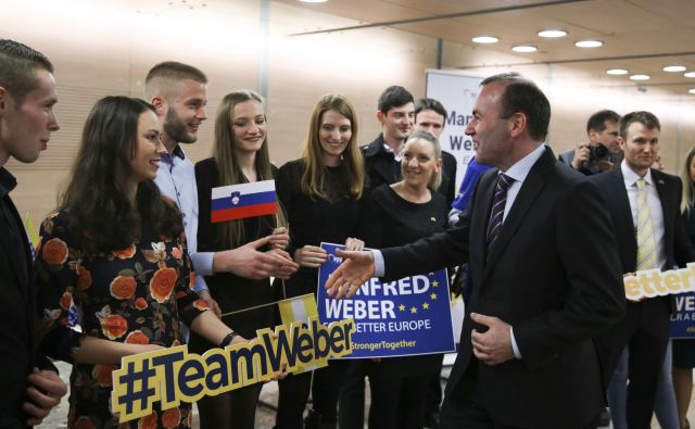 Weber je tudi v Ljubljani spomnil, da Fideszov napad na evropske institucije in EU za EPP ni sprejemljiv, saj so proevropska stranka, ki ne more sprejeti, da njena članica vodi kampanjo proti EU. FOTO: Jože Suhadolnik/Delo