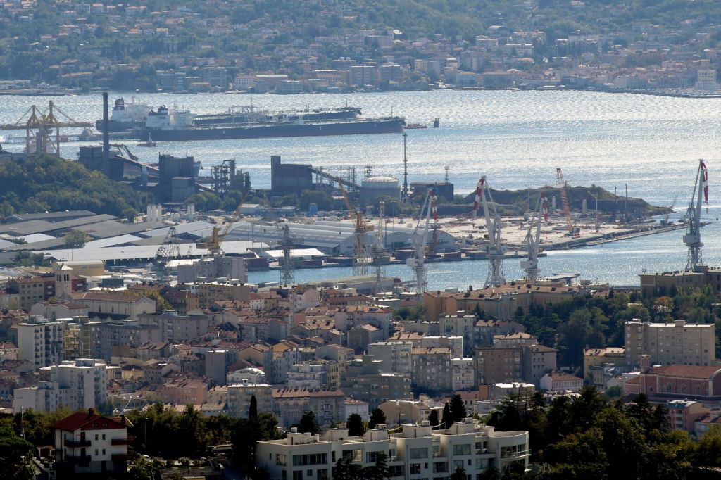 Zakaj Kitajska za vlaganja izbira najšibkejše države EU