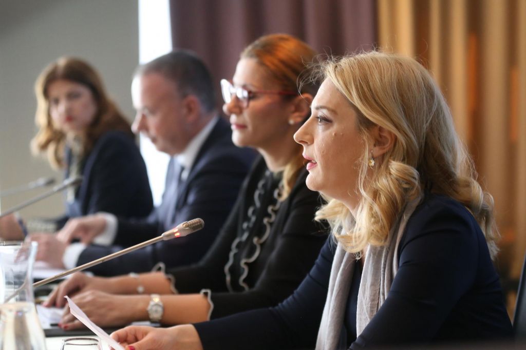 Slovenske banke v kolesju lastni&scaron;kih sprememb