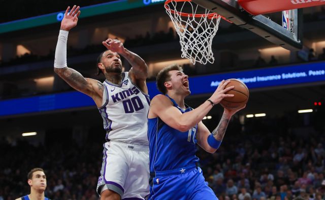 Luka Dončić je iz igre metal 4:19. FOTO: Sergio Estrada/Reuters