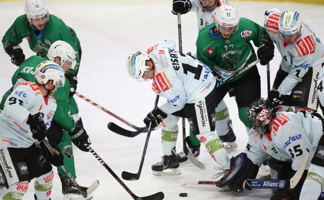 Olimpija in Ritten sta se zapletla v trd boj za polfinale. FOTO: Tomi Lombar