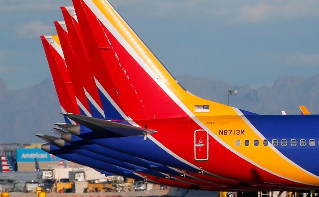 Na letalu družbe Southwest Airlines niso zaznali težav s programom MCAS, ki naj bi bil najverjetnejši razlog obeh tragedij Boeingovih letal v Indoneziji in Etiopiji, pač pa so zasilno pristali zaradi težav z enim izmed motorjev. FOTO: Ralph Freso/AFP