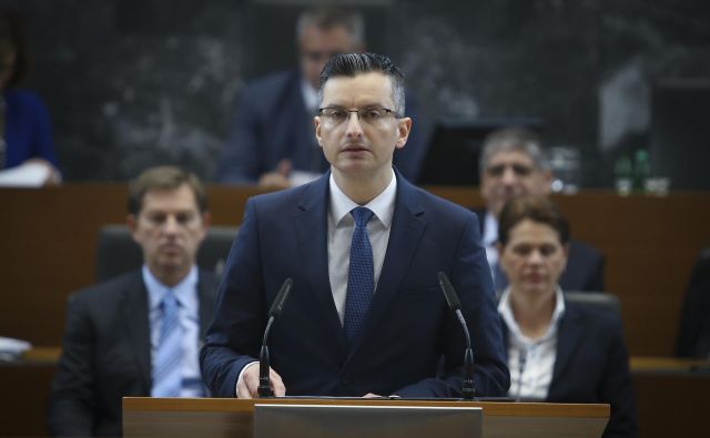 Premier Marjan Šarec je predstavil oba kandidata za ministra. FOTO: Jože Suhadolnik/Delo