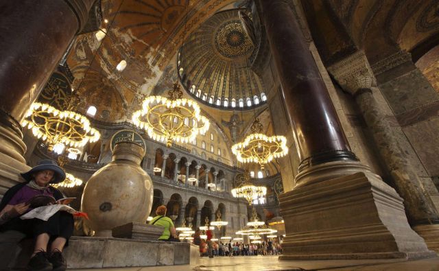 Hagijo Sofijo so spremenili v muzej leta 1935, kmalu po rojstvu moderne Turčije. FOTO: Murad Sezer/Reuters